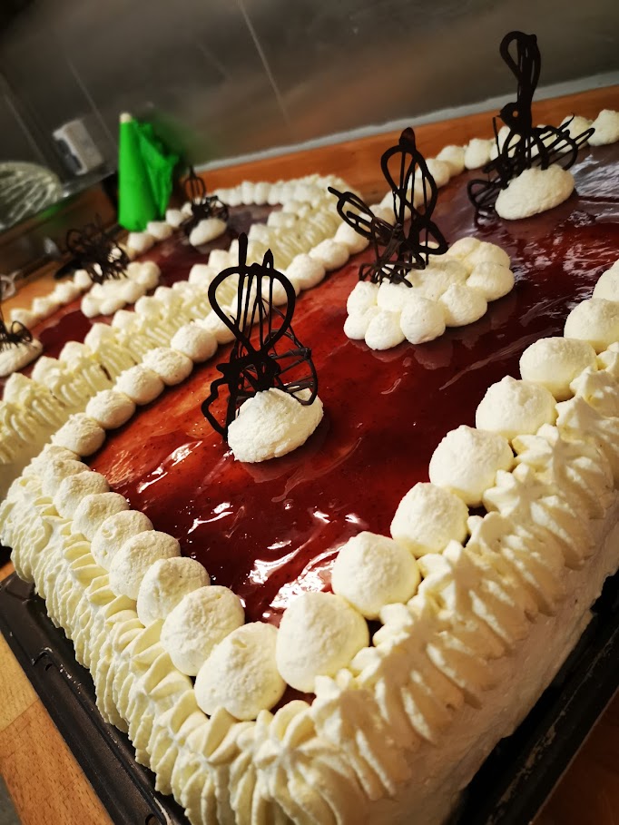 Lagkage og dessert til selskab