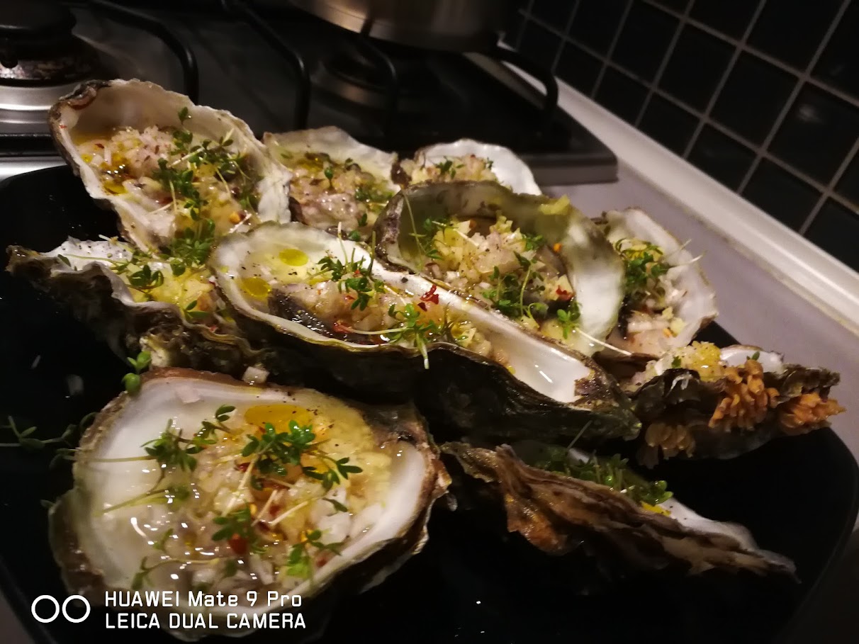 Østers med vinaigrette og urter